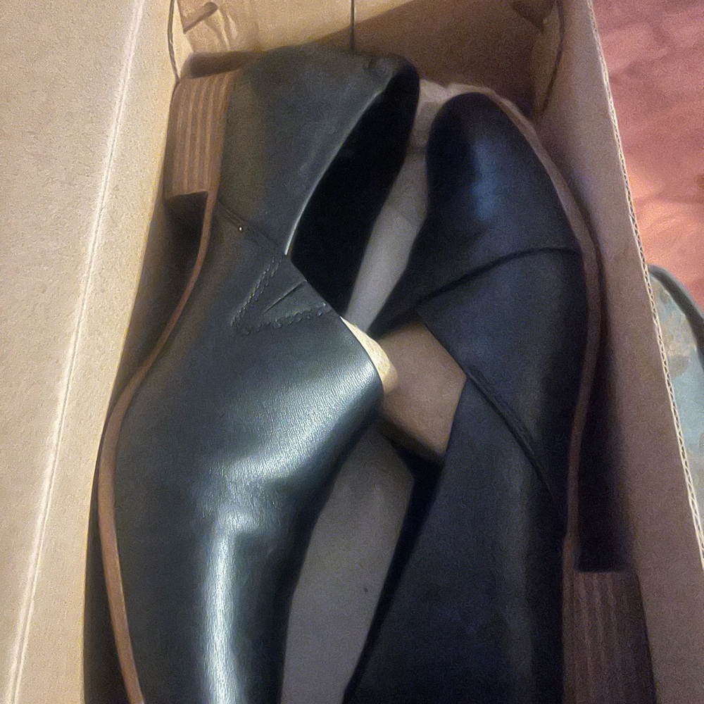 Sleek Black Women's Clark  Loafers